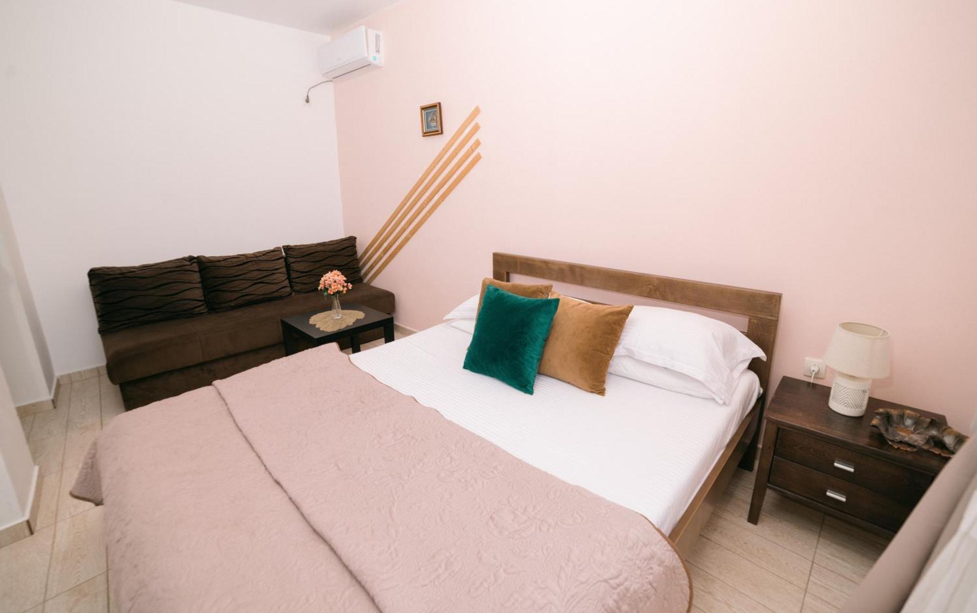Apartments Lungo Mare 울친 외부 사진