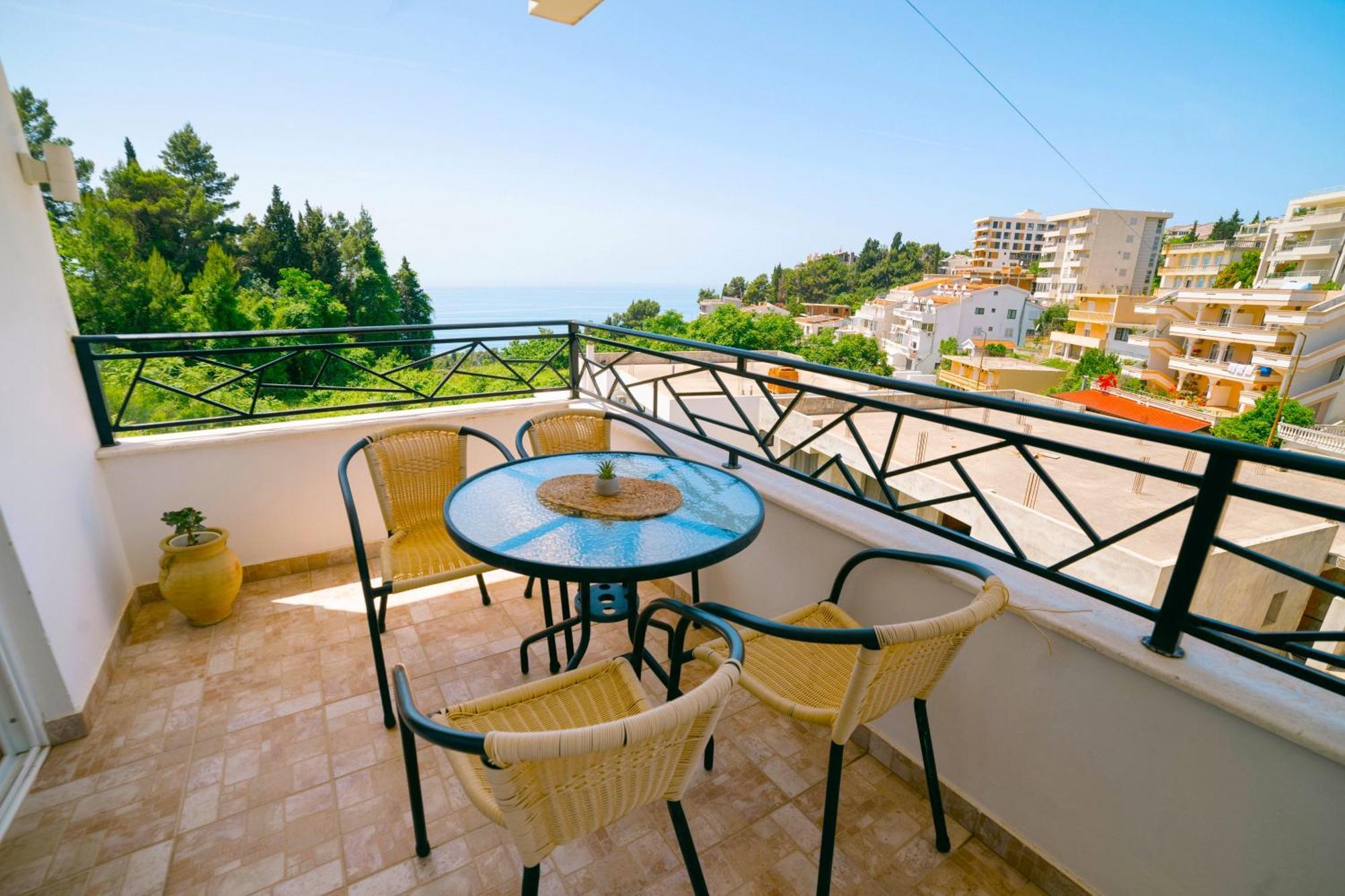 Apartments Lungo Mare 울친 외부 사진